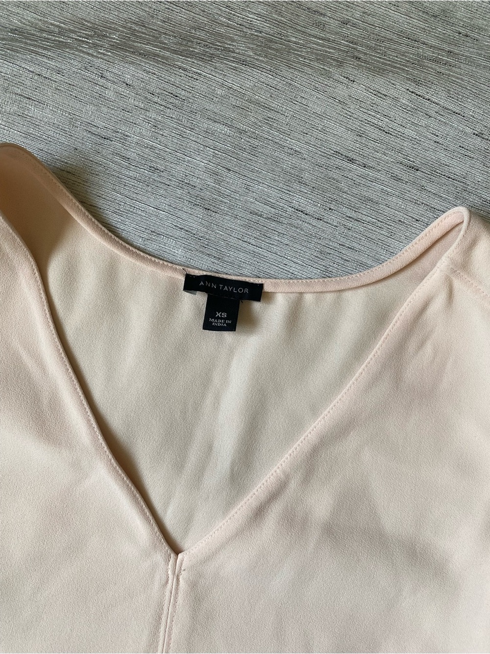 Women's XS Blouse Bundle Banana Republic & Ann Taylor EUC - Picture 11 of 14